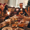 Autoridades de salud recomiendan no comer en exceso en celebraciones navideñas